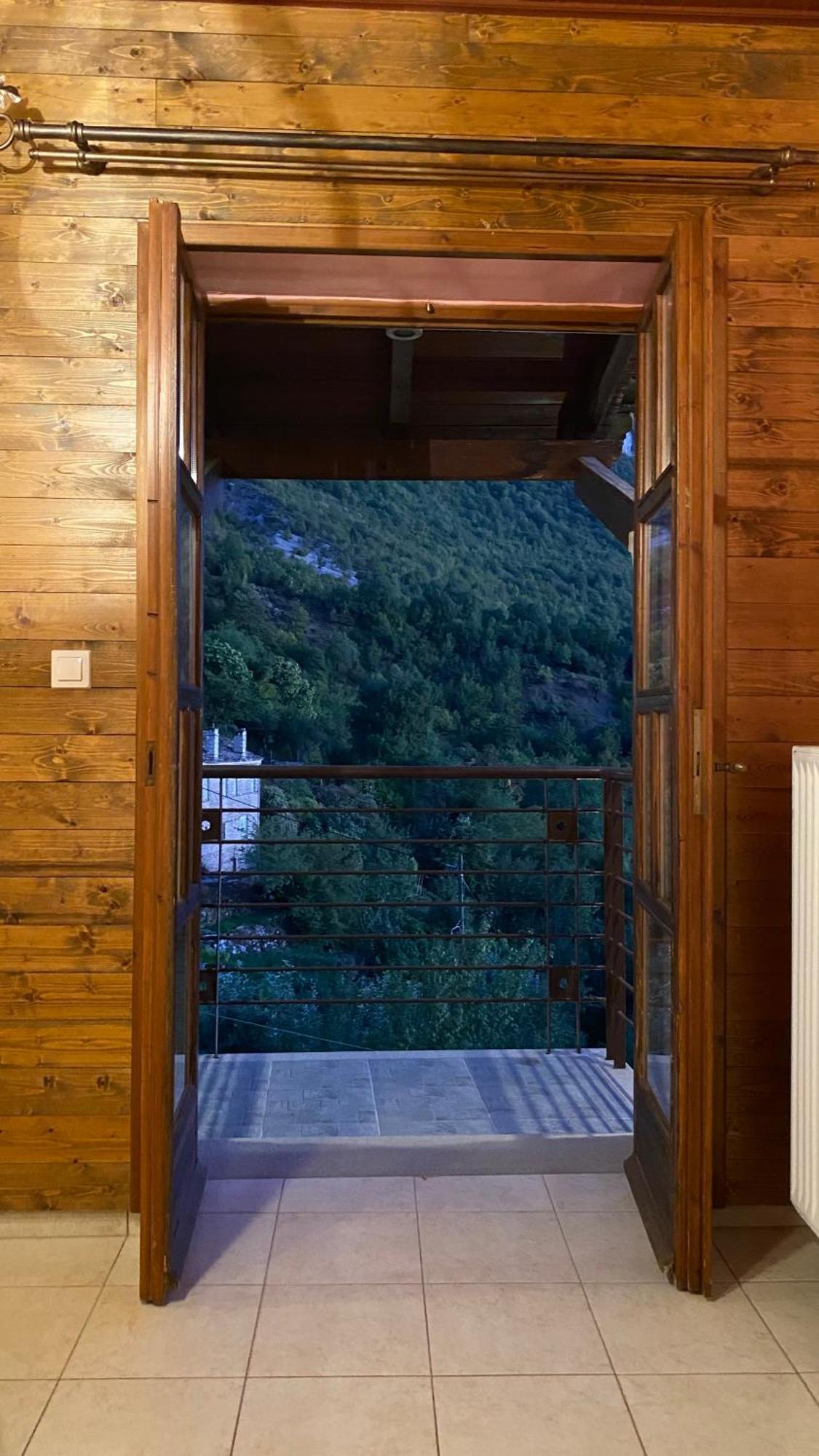Ikojenia Traditional Lodge Papigkon Exteriör bild